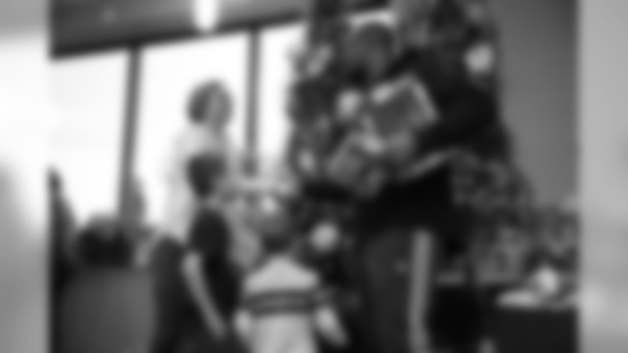 Von Miller takes photos with fans to help encourage donations at a toy drive for Boys & Girls Clubs of Metro Denver for the holidays on December 23, 2019. (Photo by Ben Swanson)