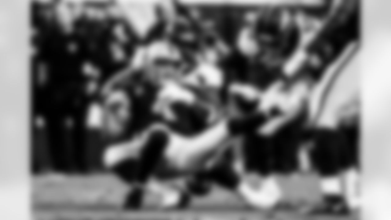 Denver Broncos defensive end Shelby Harris (96) strip sacks Las Vegas Raiders quarterback Derek Carr (4) during the NFL game against the Las Vegas Raiders on Sunday, December 26, 2021 at Allegiant Stadium in Las Vegas, Nevada.
Gabriel Christus