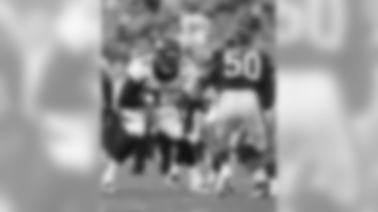 Tackle Darrion Weems (77)