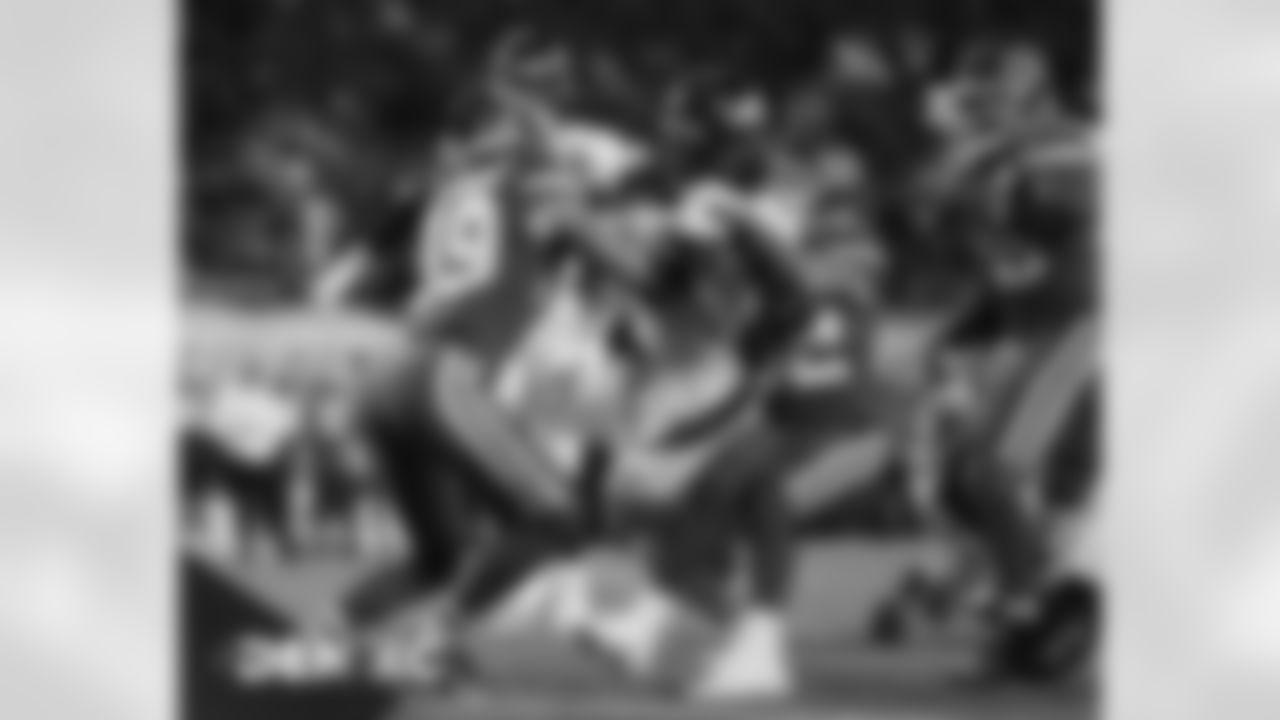 Game action during the first of the Broncos' Week 13 game against the Kansas City Chiefs at Arrowhead Stadium in Kansas City, Missouri. (Photo by Gabriel Christus)