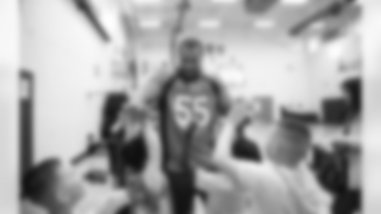 Bradley Chubb visits children from the Laredo Boys & Girls Club in Aurora on February 11, 2020 as part of a tour of Boys & Girls Clubs in the metro Denver area. (Photo by Jeremy Rincon/DenverBroncos.com)