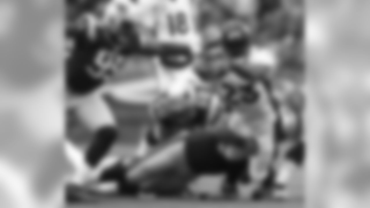 McGahee, who finished with 51 rushing and 51 receiving yards, reaches for the first down.