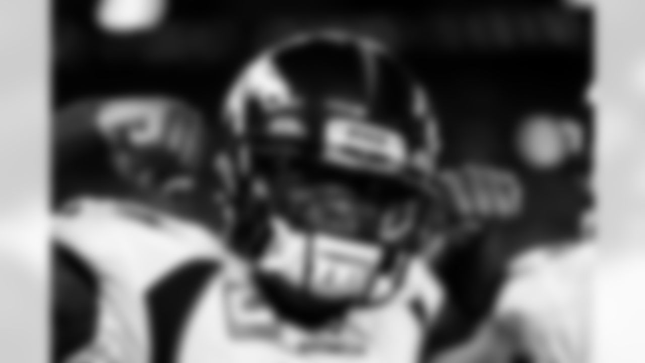 Kareem Jackson before the Broncos' Week 7 game against the Cleveland Browns at FirstEnergy Stadium in Cleveland, Ohio on October 21, 2021. (Photo by Gabriel Christus)