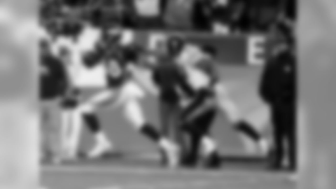 Thomas snags a pass as a Bears defender dives for his feet. Thomas had seven catches for 78 yards and a touchdown in the week following his first 100-yard receiving game.
