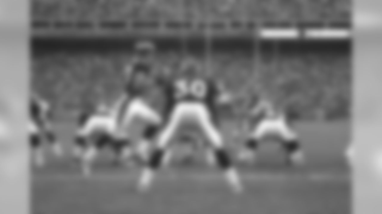 Terrell Davis stands in the backfield ready to rush during the third preseason game of the year against the Green Bay Packers at Mile High Stadium in Denver, CO on August 24, 1998.