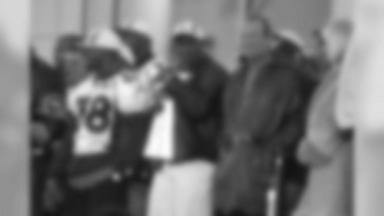 Terrell Davis holds the Lombardi Trophy after signaling to his family during the Broncos' second Super Bowl parade and rally.