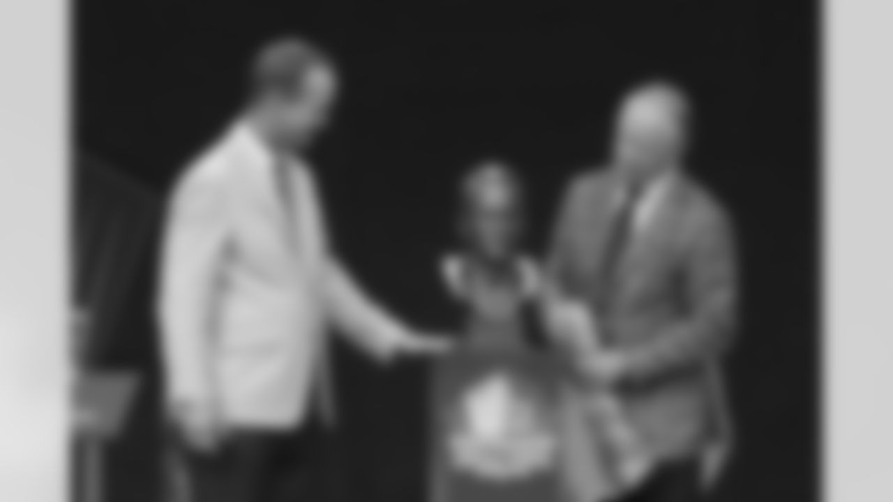 Peyton Manning and Archie Manning reveal his bust during the 2021 Pro Football Hall of Fame Enshrinement Ceremony on Sunday, August 8, 2021 at Tom Benson Hall of Fame Stadium in Canton, Ohio.
Photo by Gabriel Christus