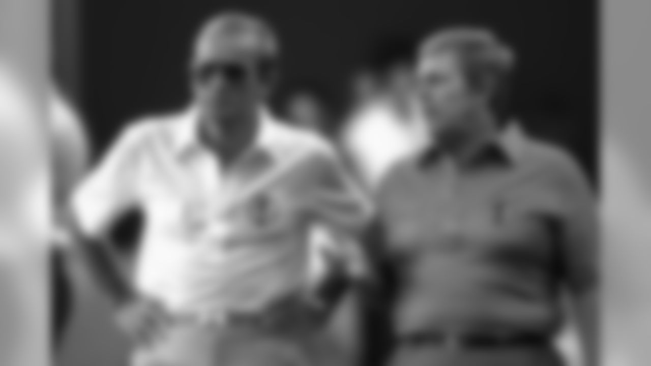 Owner Pat Bowlen and general manager John Beake talk in August 1984.