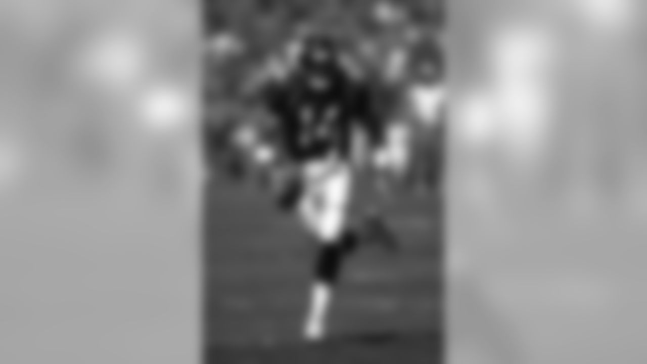 Brian Griese rolls out of the pocket during a game in 2000. Griese. A reserve on the Super Bowl XXXIII team, Griese became the Broncos' starting quarterback after John Elway retired. In the following four seasons, Griese led the Broncos to a 26-24 record and made the Pro Bowl once. He threw for 71 touchdowns and 11,763 yards over his five total seasons in Denver.