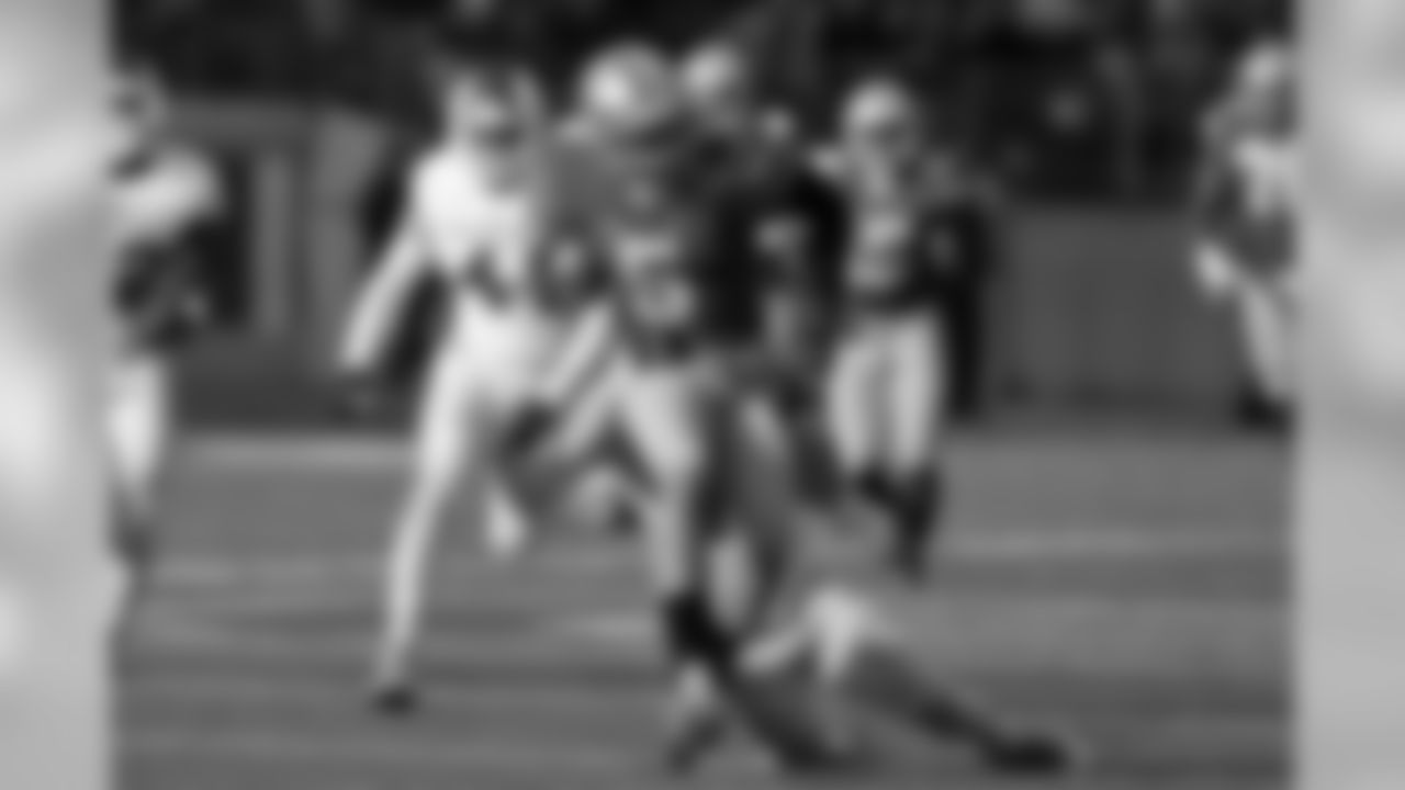 Ohio State TE Jeff Heuerman tries to break through a tackle against Indiana.