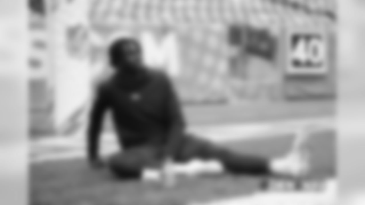 Isaac Yiadom warms up before the NFL game against the New York Jets at MetLife Stadium in East Rutherford, New Jersey, October 07, 2018.
Photo by Gabriel Christus