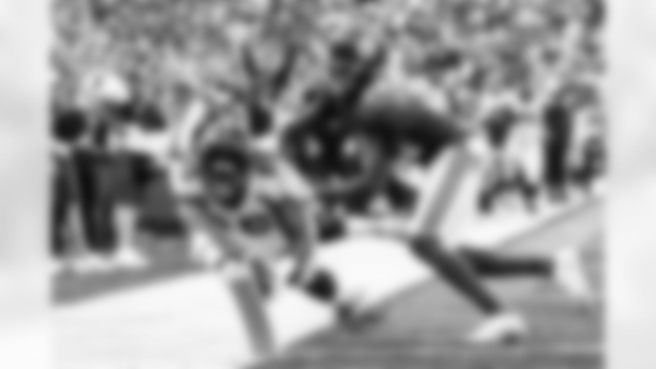 Denver Broncos tight end Albert Okwuegbunam (85) reaches for the pylon for a touchdown during the NFL game against the New York Giants on Sunday, September 12, 2021 at MetLife Stadium in East Rutherford, New Jersey.
Photo by Gabriel Christus