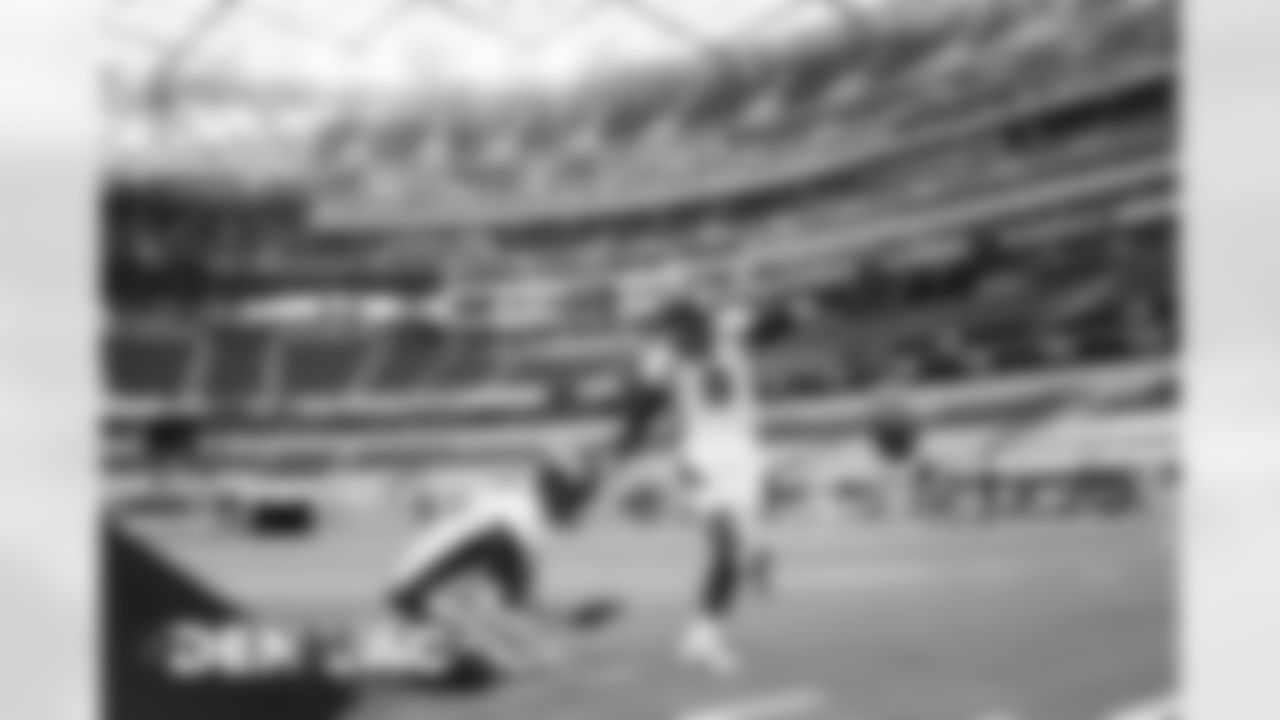 Brandon McManus warms up before the Broncos' Week 16 game against the Los Angeles Chargers at SoFi Stadium in Inglewood, California. (Photo by Gabriel Christus)