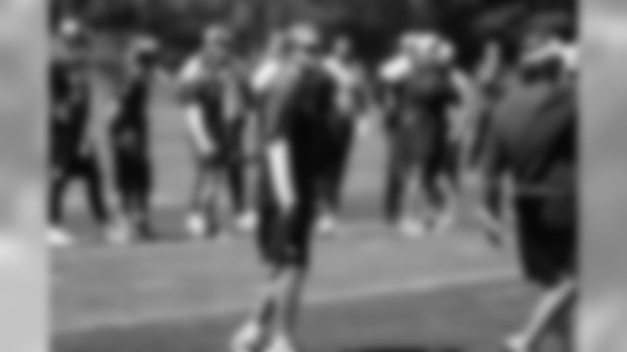 DC Jack Del Rio watches practice.