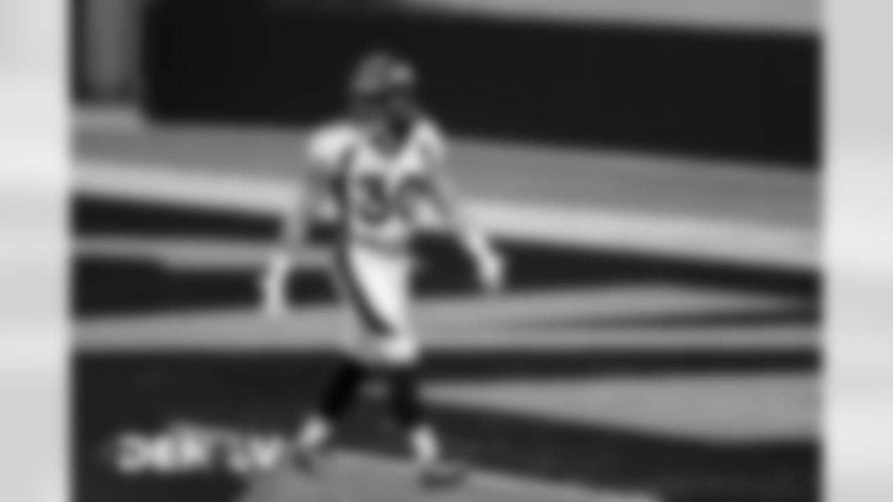 Phillip Lindsay warms up before the Broncos' Week 10 game against the Las Vegas Raiders at Allegiant Stadium in Las Vegas, Nevada. (Photo by Gabriel Christus)