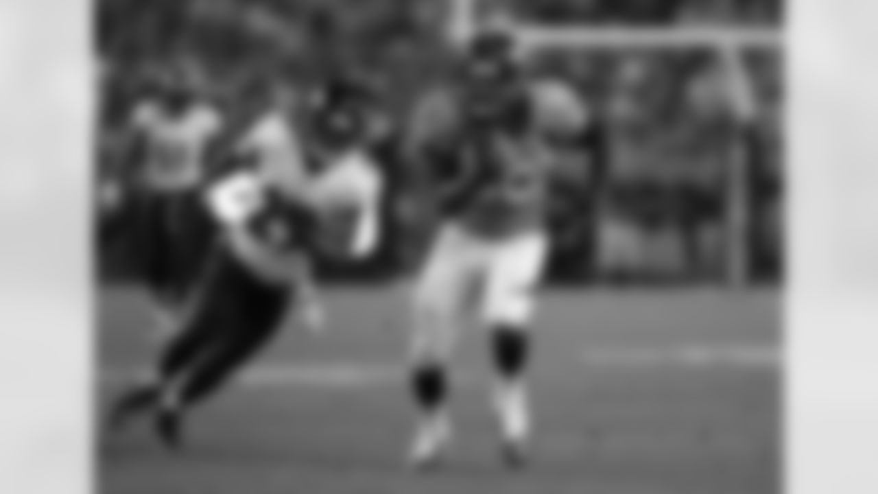 Thomas' 12 receiving scores tied for fifth-most in NFL history in a single season by a tight end.