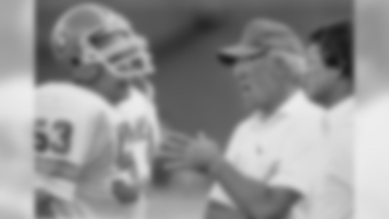 Randy Gradishar talks with defensive coordinator Joe Collier and head coach Dan Reeves.