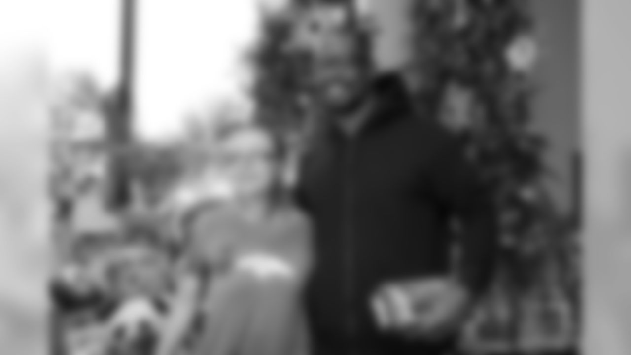 Von Miller takes photos with fans to help encourage donations at a toy drive for Boys & Girls Clubs of Metro Denver for the holidays on December 23, 2019. (Photo by Ben Swanson)