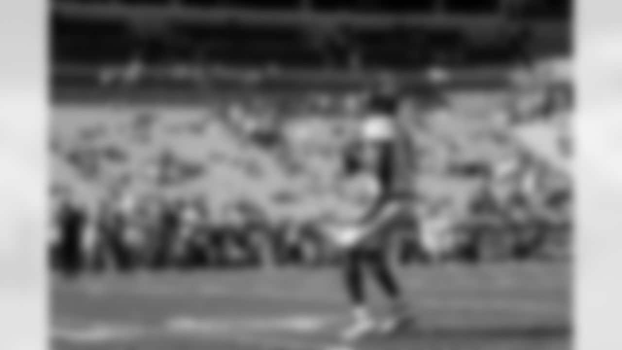 Teddy Bridgewater before the Broncos' Week 5 game against the Pittsburgh Steelers at Heinz Field in Pittsburgh, Pennsylvania on October 10, 2021. (Photo by Gabriel Christus)