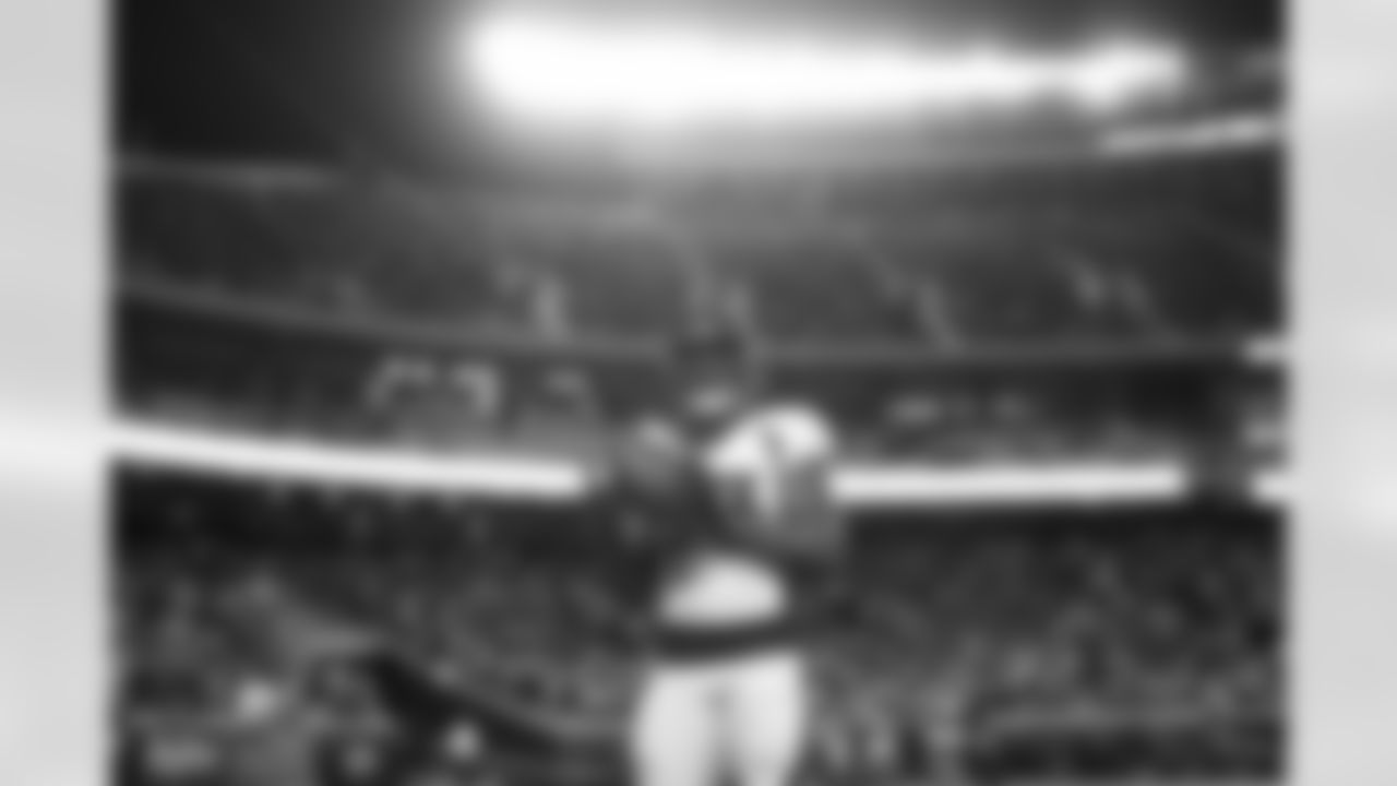 Javonte Williams before the Broncos' Week 13 game against the Kansas City Chiefs at GEHA Field at Arrowhead Stadium in Kansas City, Missouri on December 5, 2021. (Photo by Gabriel Christus)