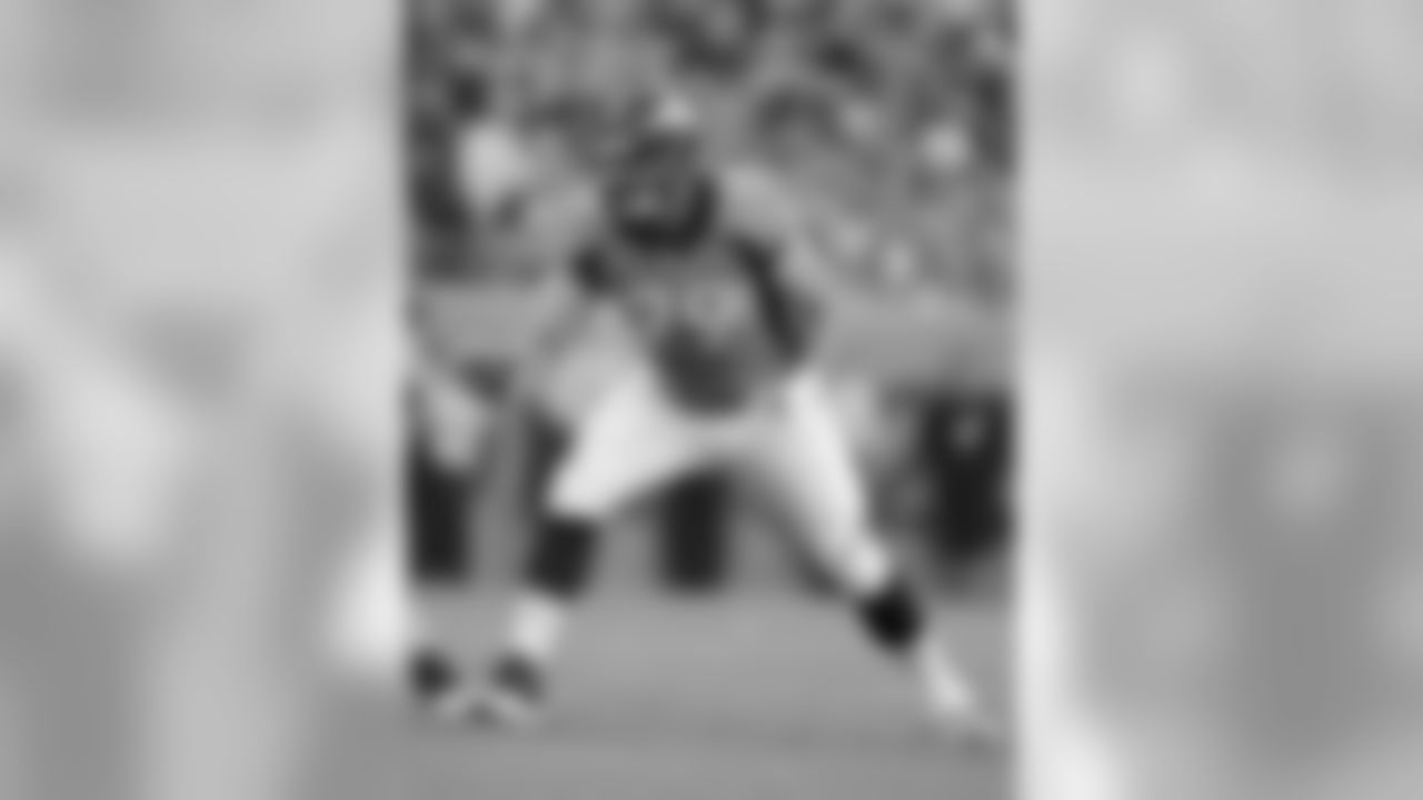 Tackle Michael Schofield (79)