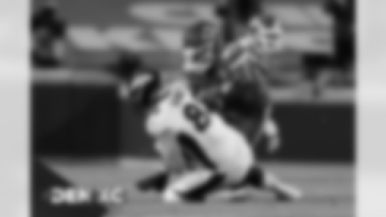 Game action during the first of the Broncos' Week 13 game against the Kansas City Chiefs at Arrowhead Stadium in Kansas City, Missouri. (Photo by Gabriel Christus)