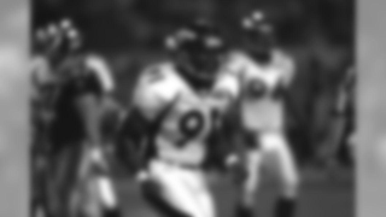 Alfred Williams celebrates on defense during Super Bowl XXXIII against the Atlanta Falcons at Pro Player Stadium in Miami, FL on January 31, 1999.