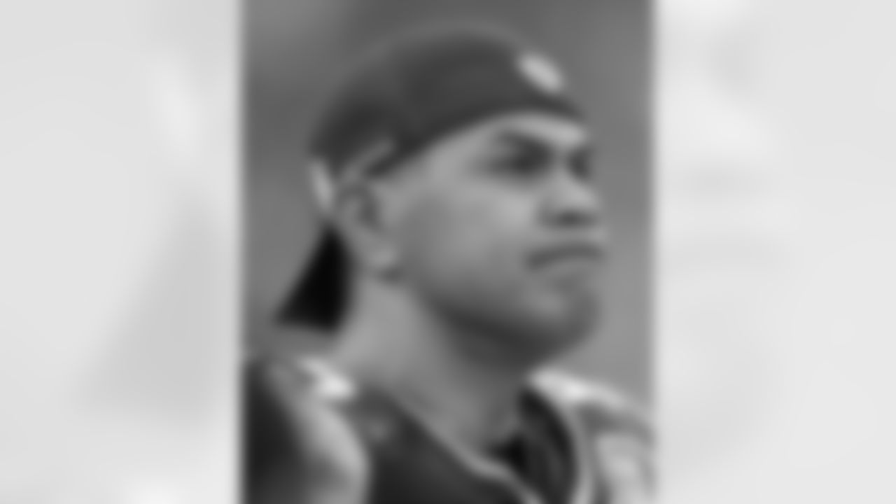 Junior Seau, a 12-time Pro Bowler and 10-time All-Pro passed away at the age of 43.