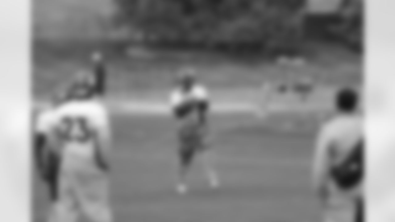RB Knowshon Moreno secures a reception during Friday's practice.