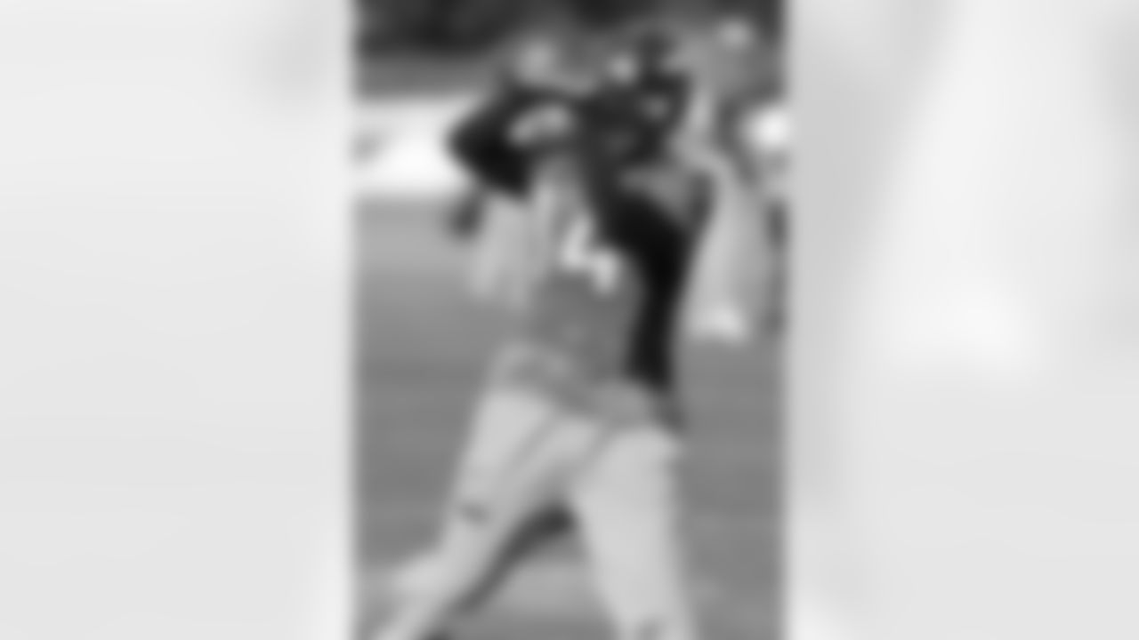Stokley reaches up to make a catch.