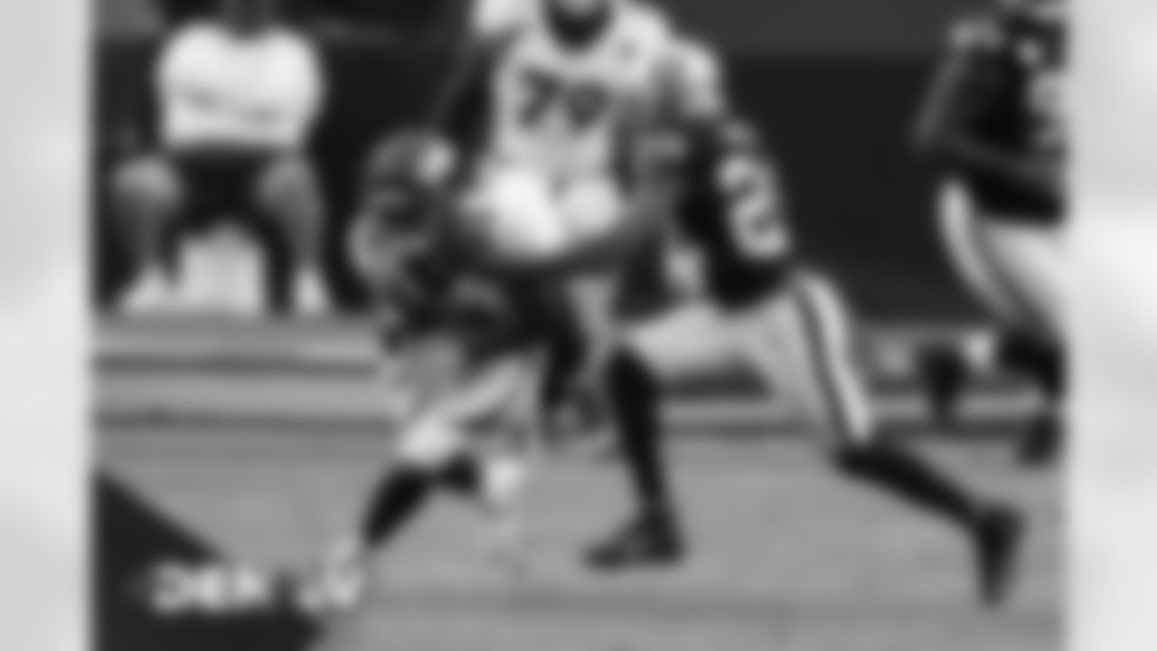 KJ Hamler during the first half of the Broncos' Week 10 game against the Las Vegas Raiders at Allegiant Stadium in Las Vegas, Nevada. (Photo by Gabriel Christus)