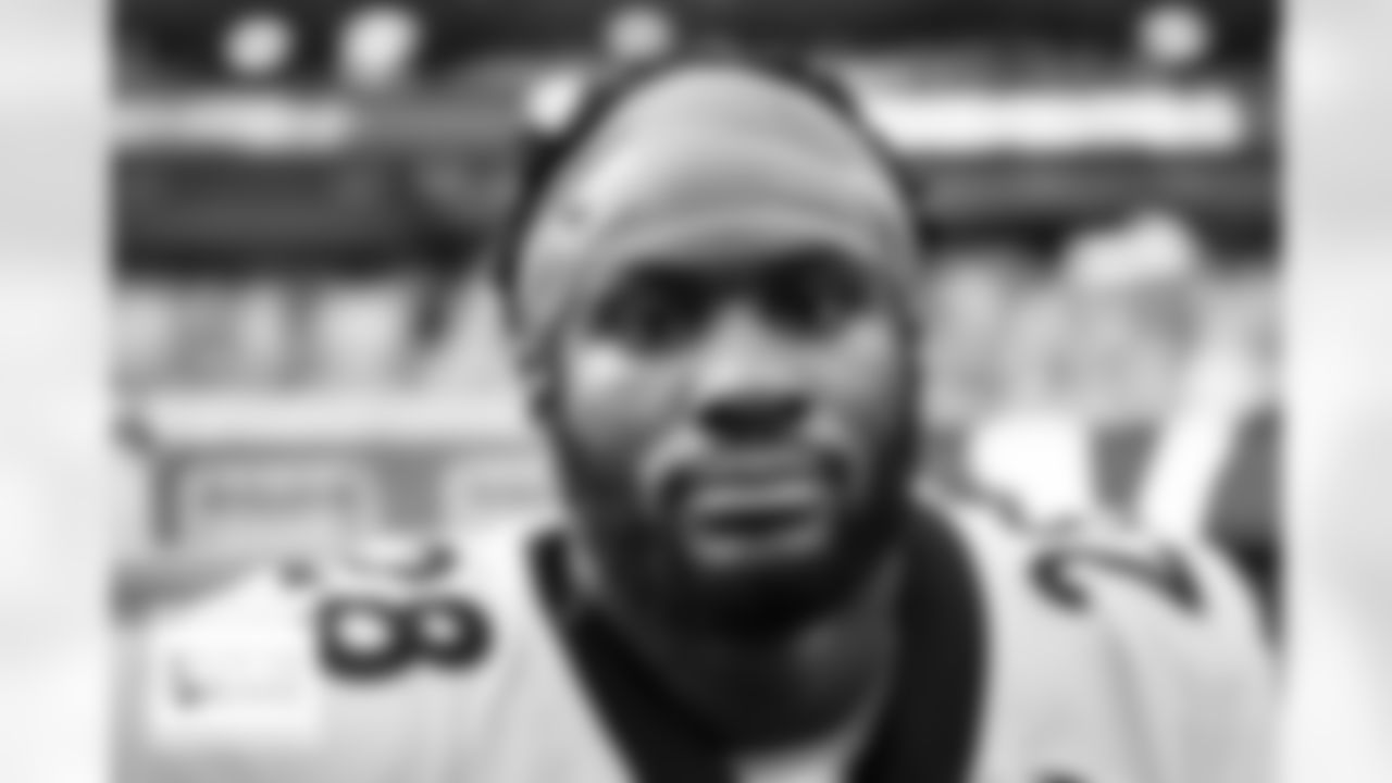 Latavius Murray on the sideline before the Broncos' Week 16 game against the Los Angeles Rams at SoFi Stadium in Inglewood, California on December 25, 2022. Photo by Ben Swanson/DenverBroncos.com