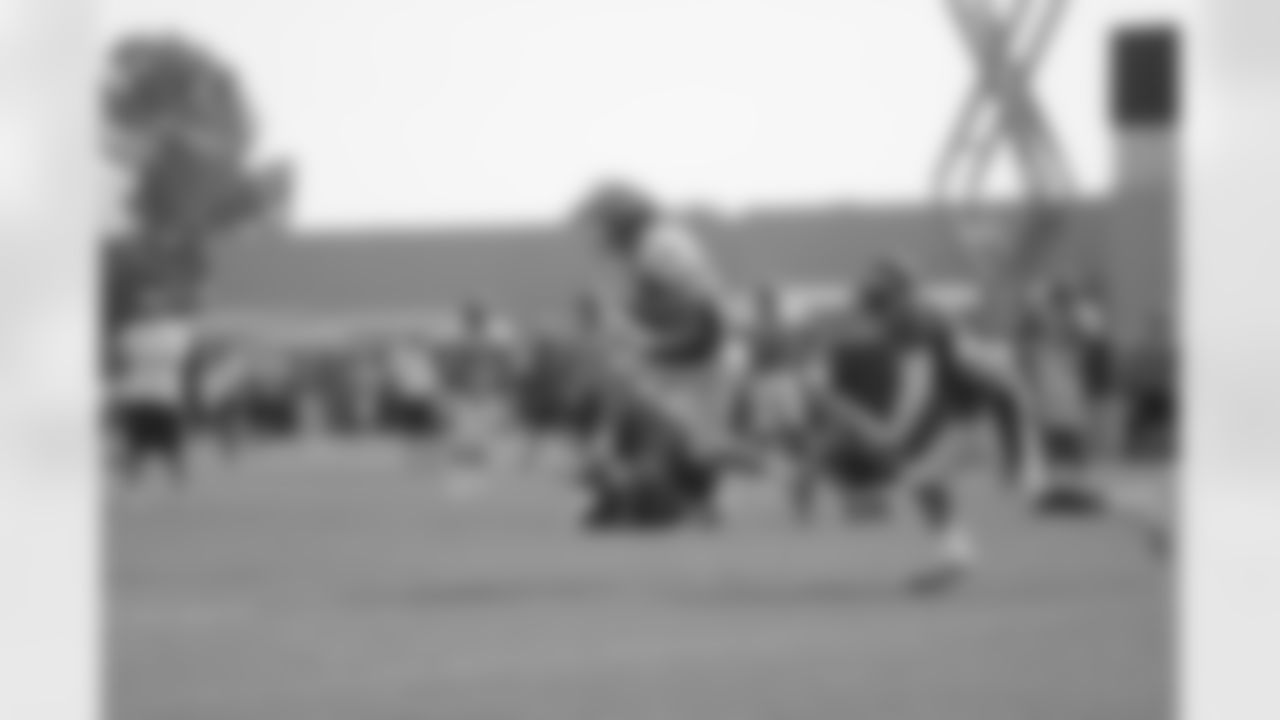 Welker snares the pass in front of Chris Harris.