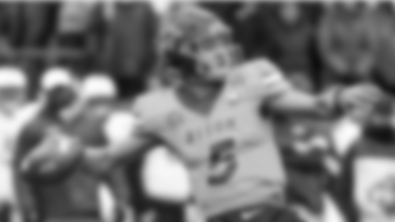 Mocked by: Eric Edholm, Yahoo! Sports [April 28], Albert Breer, Sports Illustrated [April 27], Jeff Legwold, ESPN NFL Nation [April 27], Seth Galina, Pro Football Focus [via mock trade to No. 6 - April 27, March 8], Garion Thorne, DraftKings [April 27], Peter King, NBC Sports [April 26], USA Today Network [April 26], Danny Kelly, The Ringer [April 26], Jason McIntyre, FOX Sports [April 23], Chris Trapasso, CBS Sports [via mock trade to No. 7 - April 21], Peter Schrager, NFL.com [April 20, April 8], Mel Kiper Jr., ESPN [April 20], John McClain, Houston Chronicle [April 15], John Clayton, Washington Post [April 14], Sam Monson, Pro Football Focus [via mock trade to No. 6 - April 12], Walter Cherepinsky, WalterFootball.com [April 7], Todd McShay, ESPN [April 5], Ryan Wilson, CBS Sports [April 5], Vinnie Iyer, Sporting News [Feb. 25], Nick Klopsis, Newsday [circa Jan. 29]

(AP Photo/Sam Hodde)