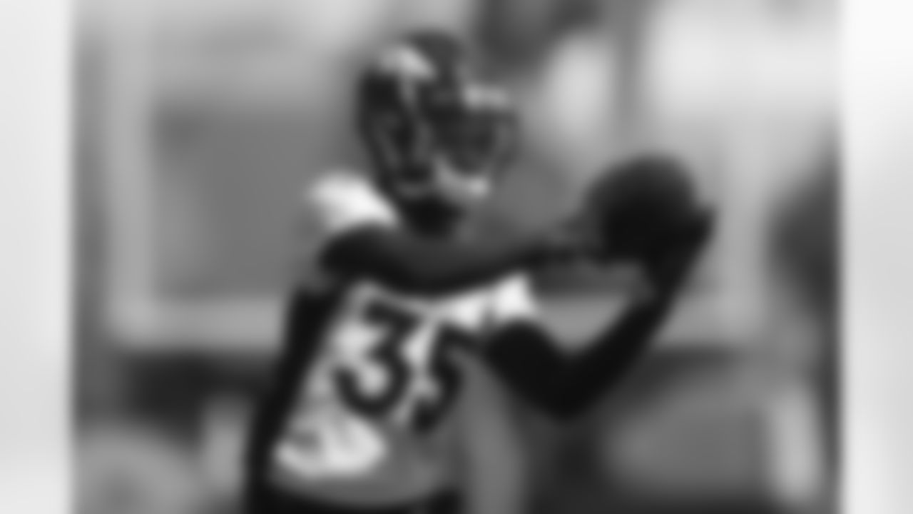 Kary Vincent Jr. action during OTAs at UCHealth Training Center in Centennial, CO, May 27, 2021.
Photo by Gabriel Christus