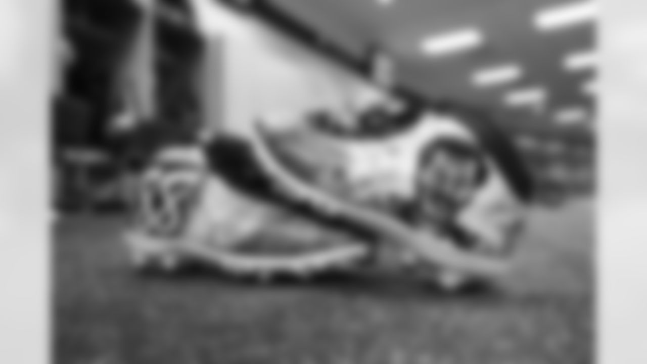 DeShawn WilliamsÕ cleats, a tribute to Demaryius Thomas, ahead of the Broncos Week 15 game vs. the Bengals at Empower Field at Mile High on Sunday, December 19, 2021.