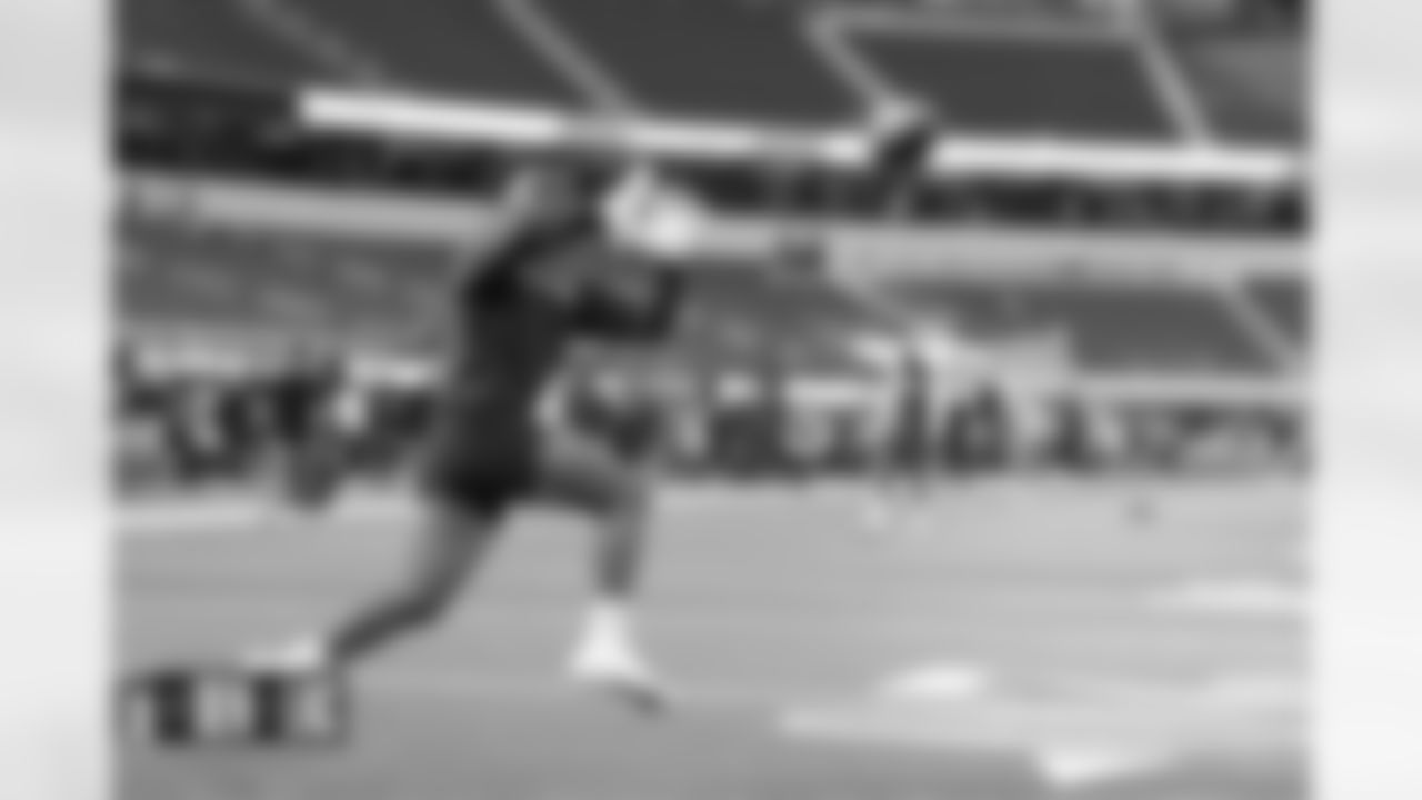 Montrell Washington before the Denver Broncos' Week 6 game against the Los Angeles Chargers at SoFi Stadium in Inglewood, California on October 17, 2022. (Photo by Gabriel Christus)