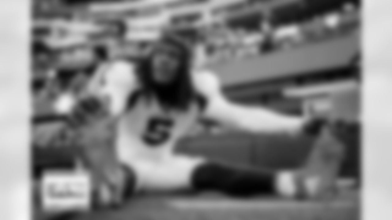 Randy Gregory on the sideline before the Broncos' Week 16 game against the Los Angeles Rams at SoFi Stadium in Inglewood, California on December 25, 2022. Photo by Ben Swanson/DenverBroncos.com