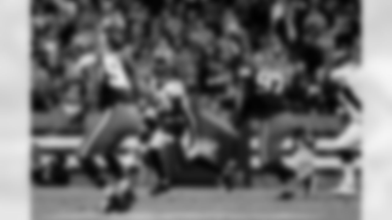 Teddy Bridgewater during the Broncos' Week 7 game against the Cleveland Browns at FirstEnergy Stadium in Cleveland, Ohio on October 21, 2021. (Photo by Gabriel Christus)