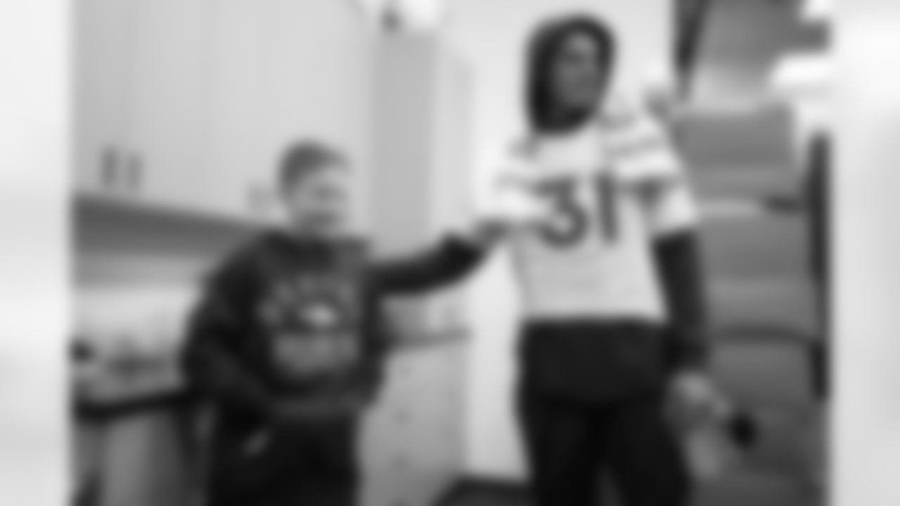 Justin Simmons during a Make-A-Wish visit from Logan at Centura Health Training Center in Englewood, Colorado on October 28, 2023. Photo by Ben Swanson / Denver Broncos