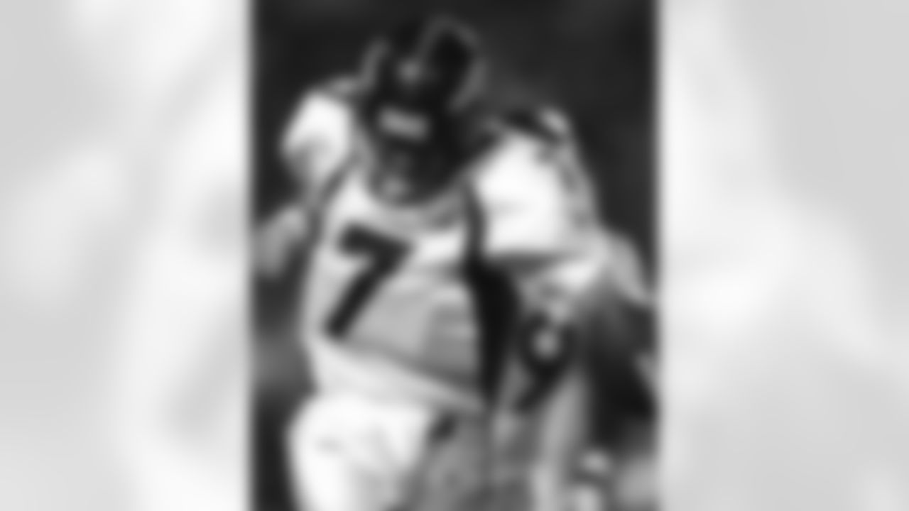 John Elway can't hide his excitement after becoming the oldest player in NFL history to score a touchdown in a Super Bowl against the Atlanta Falcons at Pro Player Stadium in Miami, FL on January 31, 1999.