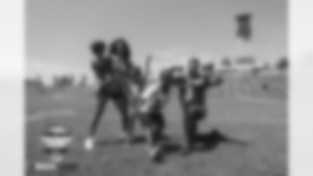 Ciara, Win, Sienna, Future and Russell Wilson during training camp on Wednesday, July 27, 2022 at UCHealth Training Center in Englewood, Englewood.
Photo by Gabriel Christus/Denver Broncos