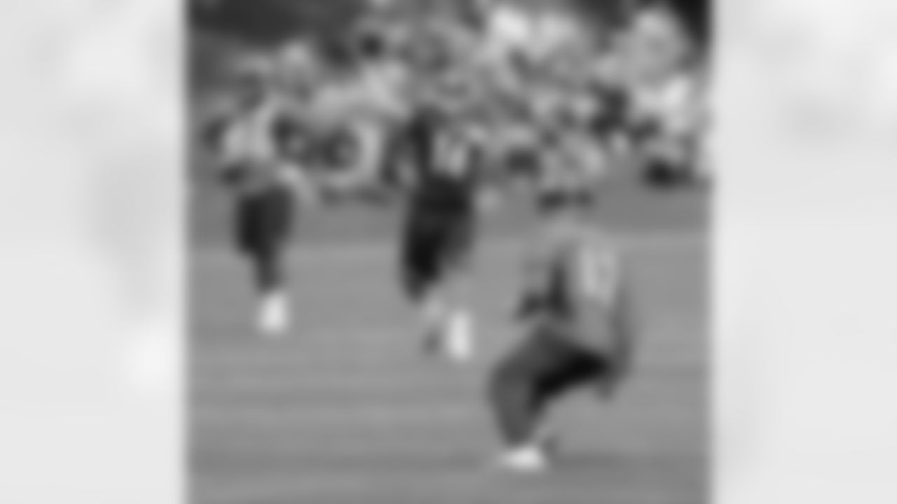 QB Caleb Hanie targets WR Matthew Willis.
