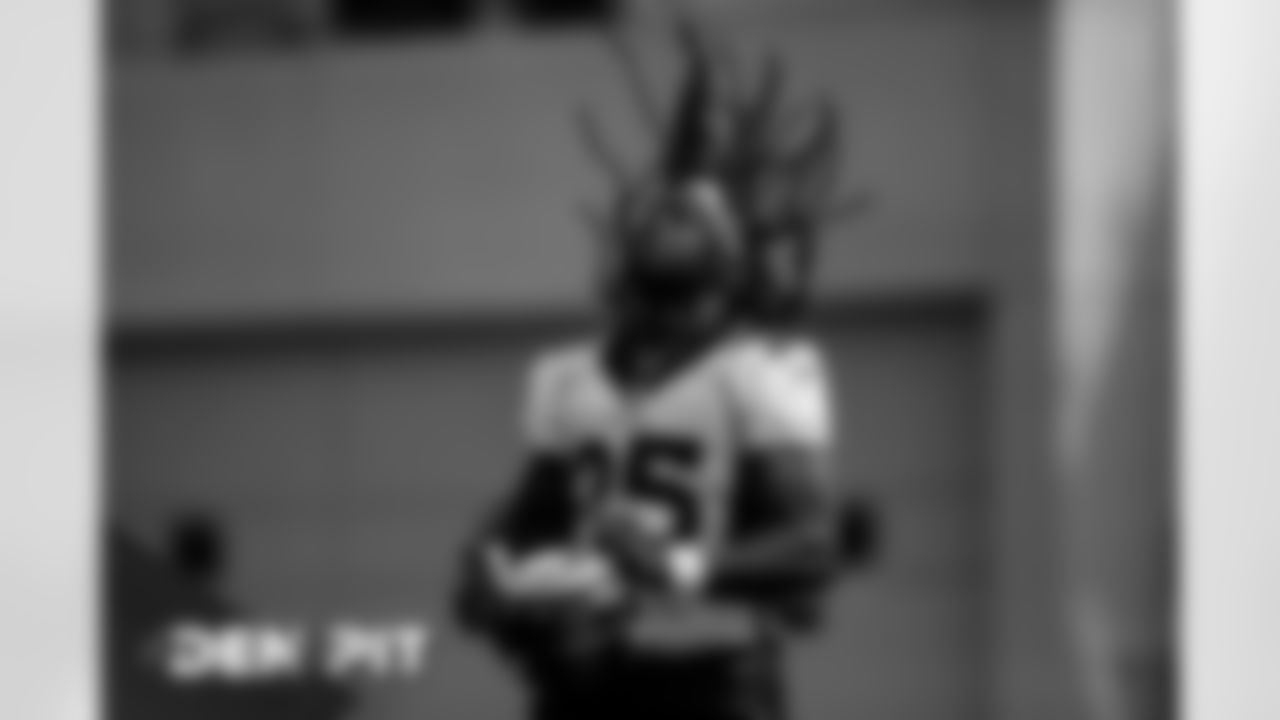 Melvin Gordon III flips his hair back during practice at UCHealth Training Center on September 18, 2020. (Photo by Ben Swanson)