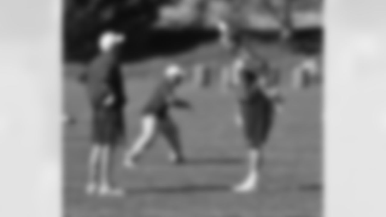 Fox talks with quarterback Peyton Manning during stretching.