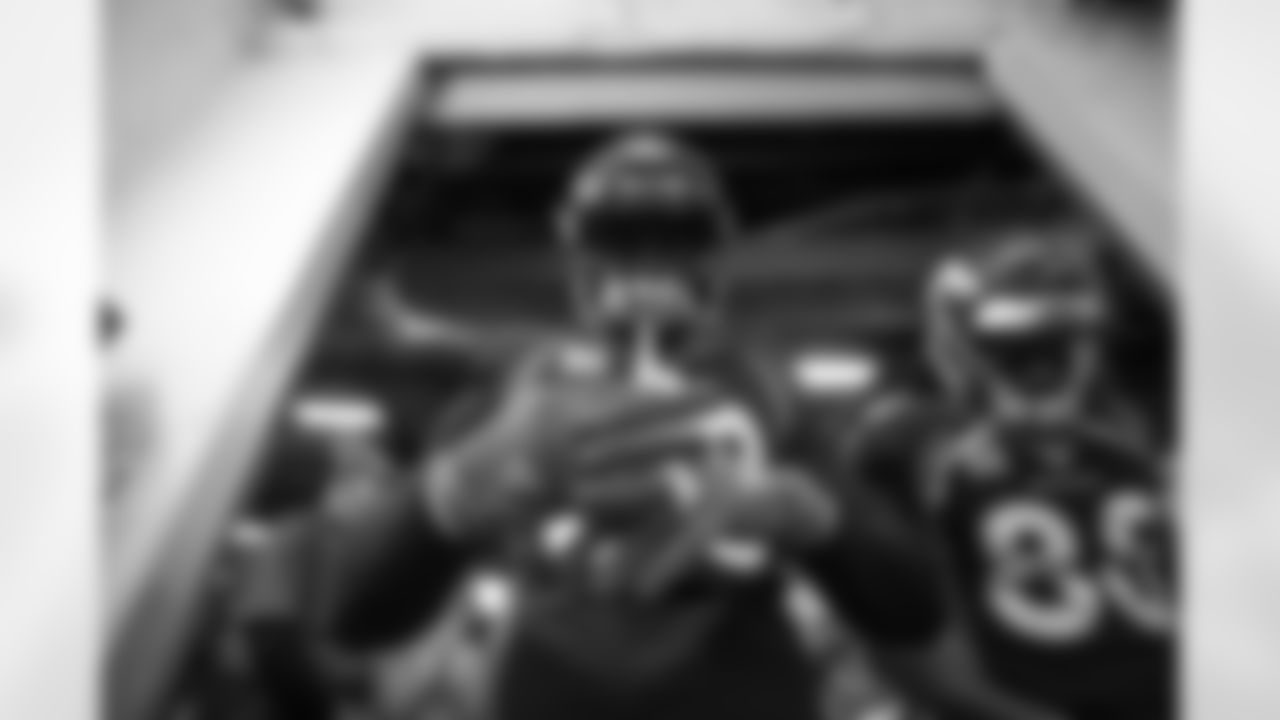 Outside linebacker Von Miller (58) wraps tape around his fingers in the tunnel before player introductions before the Broncos' Week 14 game against the New York Jets at Sports Authority Field at Mile High on December 10, 2017. (Ben Swanson)