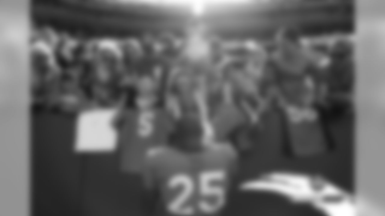 Chris Harris Jr. signs autographs during Training Camp at Broncos Stadium at Mile High in Denver, Colorado, July 27, 2019.
Photo by Gabriel Christus