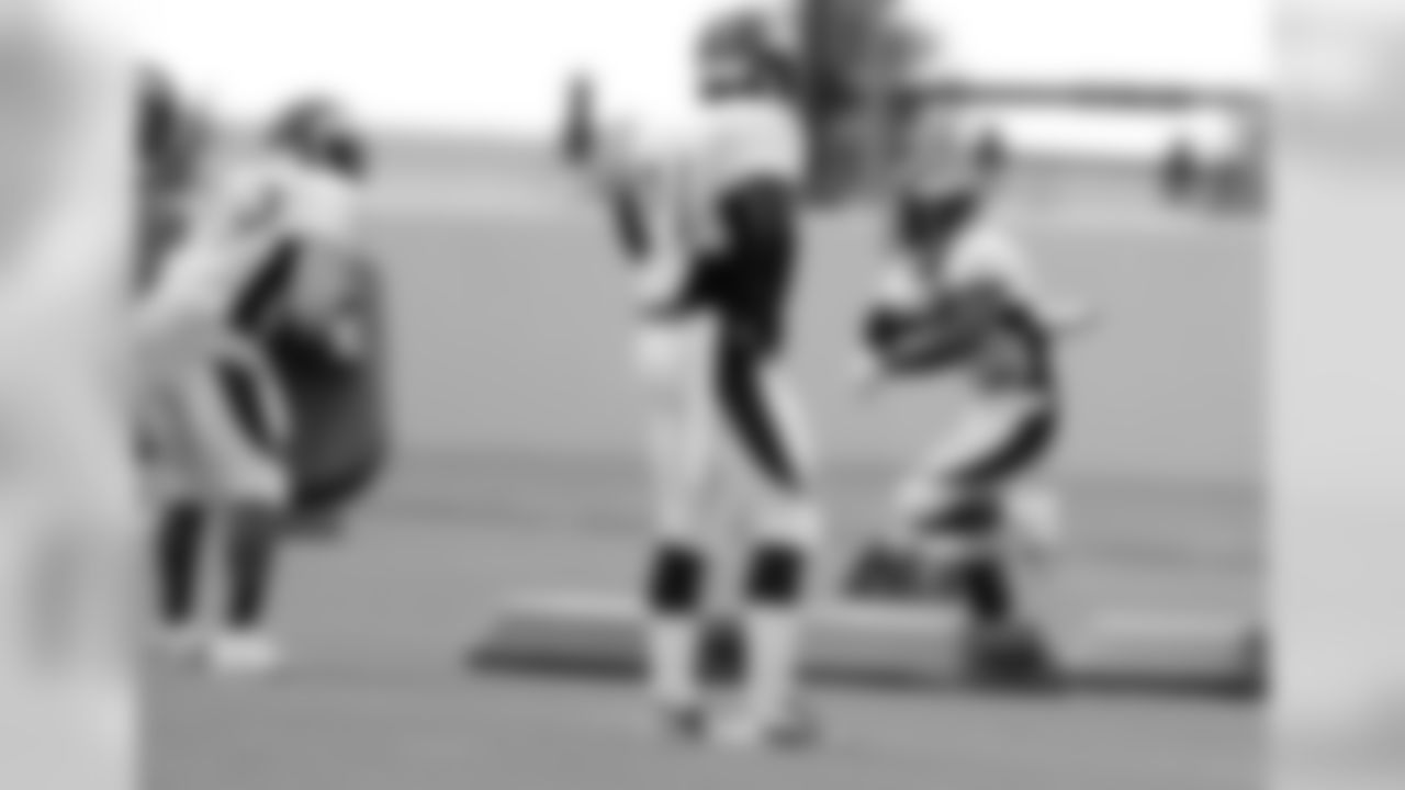 Holliday gets ready for contact.