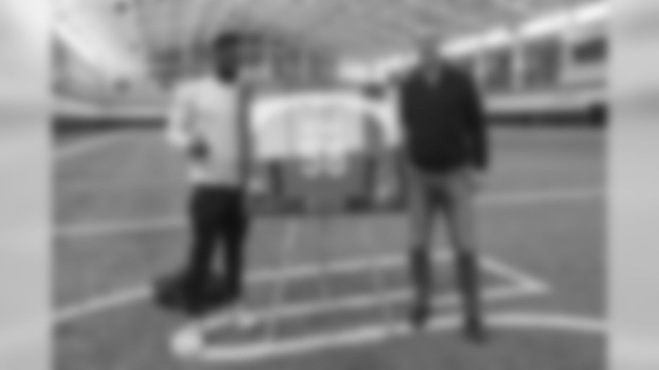 Peyton Manning and Von Miller's family surprise Miller to announce he's the Broncos' nominee for the 2018 Walter Payton NFL Man of the Year award. Manning won the Walter Payton NFL Man of the Year award in 2005.