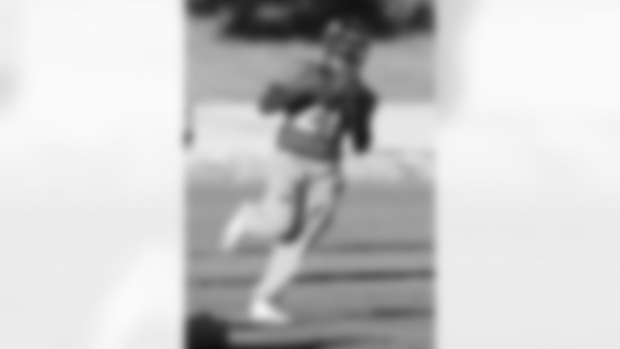 RB Ronnie Hillman catches Manning's pass.